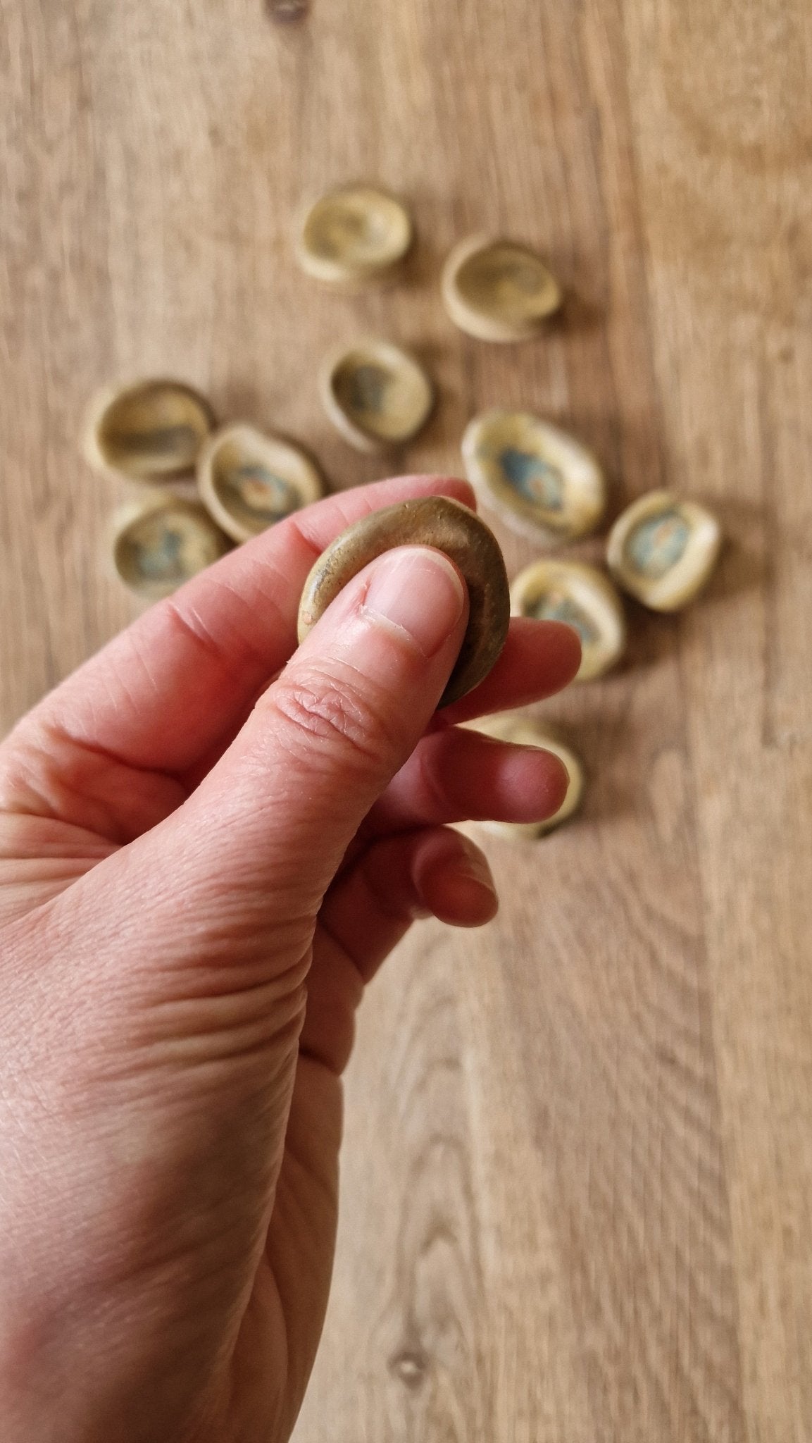 Ankersteen, handgemaakte keramische duimsteen - NOOR goes wild